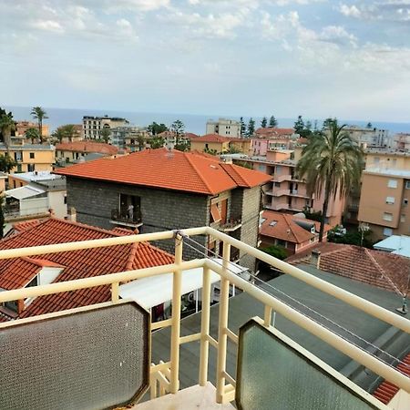 شقة Attico Con Vista Mozzafiato بورديغيرا المظهر الخارجي الصورة